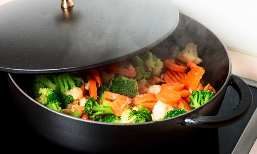 Продукты подвергают особой кулинарной обработке: отвариванию, запеканию, тушению